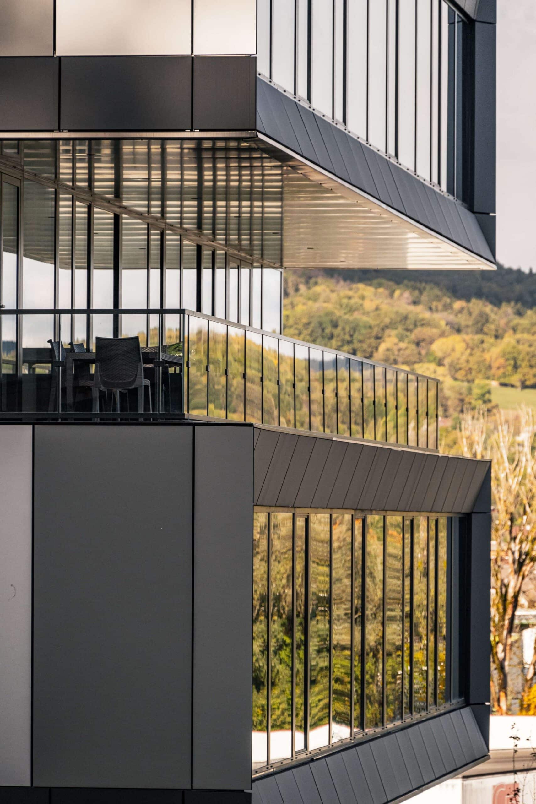 Bureau Annecy Performance Adviser 2
